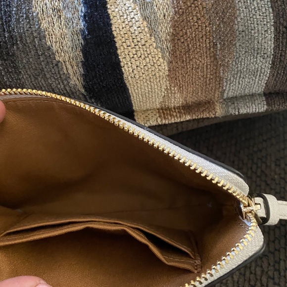 Coach wristlet - Picture 4 of 5